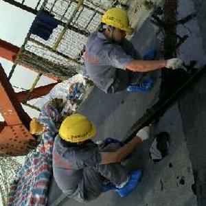 兰州汪彦互动娱乐活动有限公司员工在做复合润滑涂层